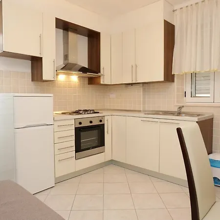 Apartman By The Sea - 6016 *